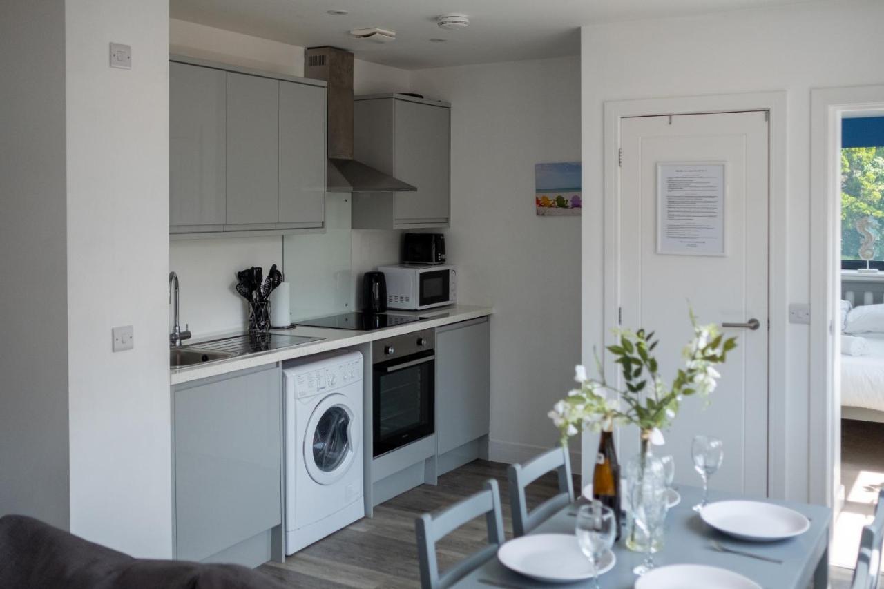 Modern One Bedroom Apartment In Town Centre & 4 Min To The Beach 본머스 외부 사진