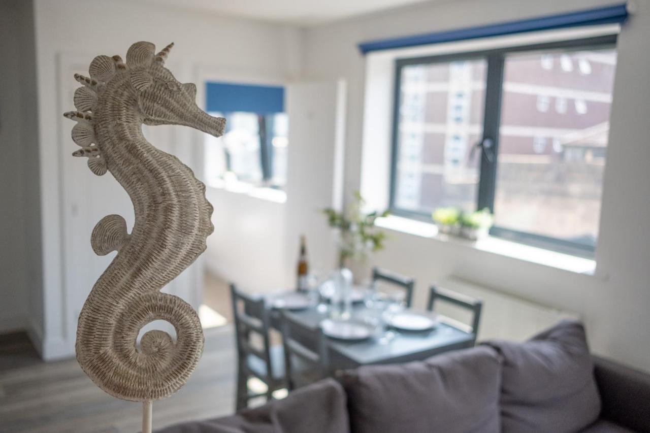 Modern One Bedroom Apartment In Town Centre & 4 Min To The Beach 본머스 외부 사진