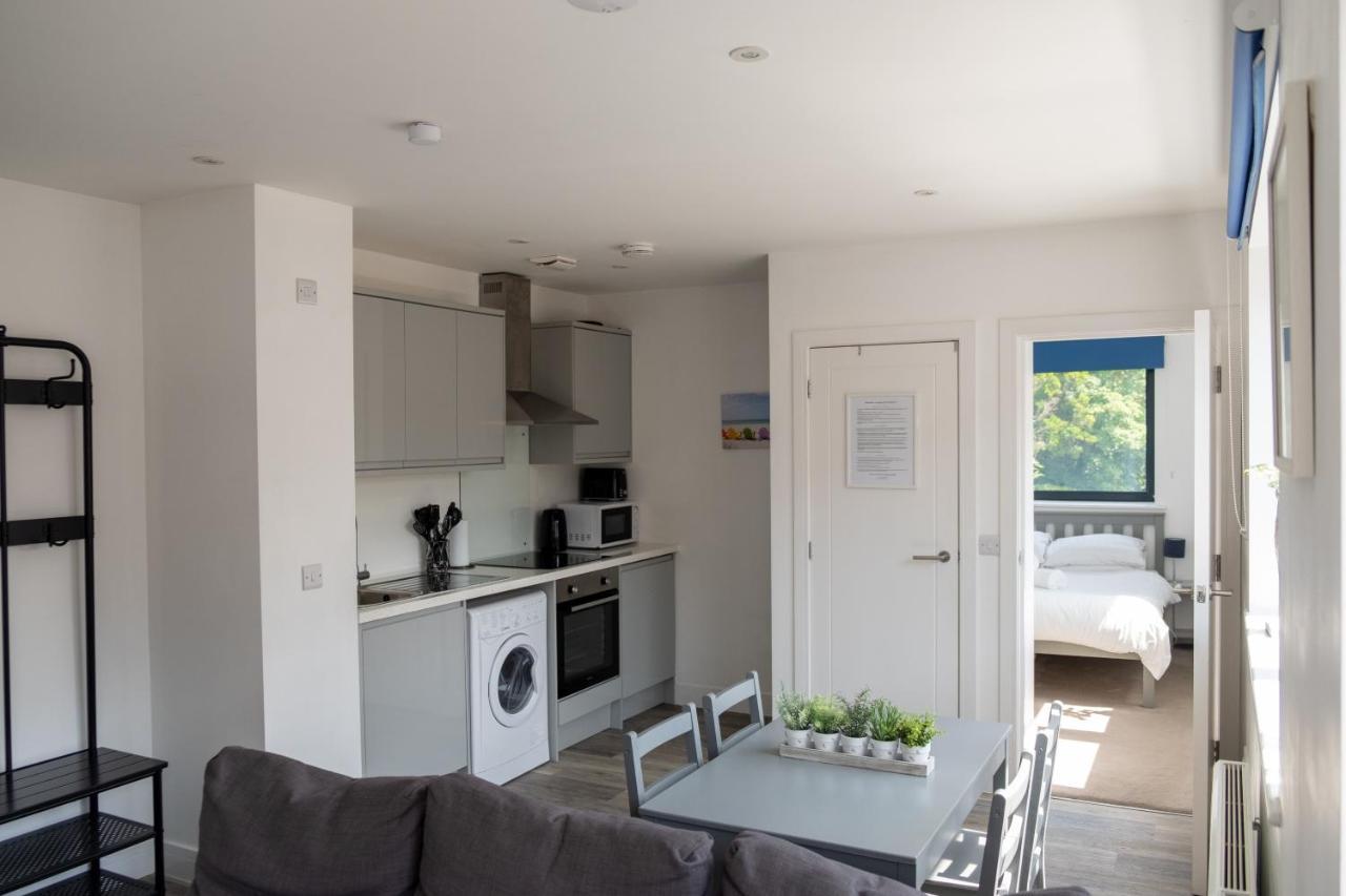 Modern One Bedroom Apartment In Town Centre & 4 Min To The Beach 본머스 외부 사진