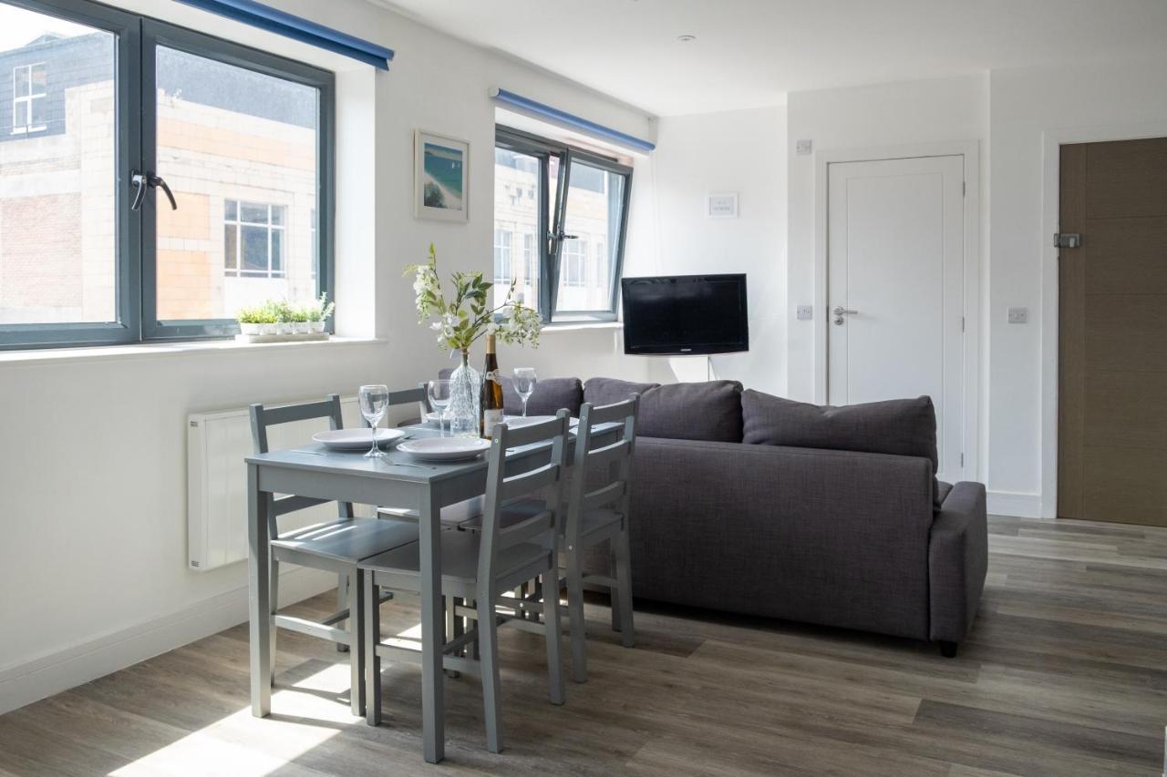 Modern One Bedroom Apartment In Town Centre & 4 Min To The Beach 본머스 외부 사진