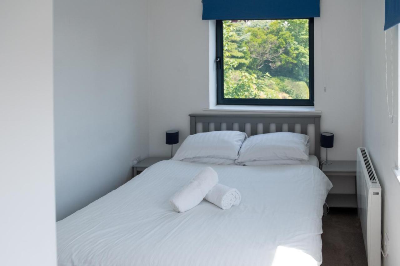 Modern One Bedroom Apartment In Town Centre & 4 Min To The Beach 본머스 외부 사진