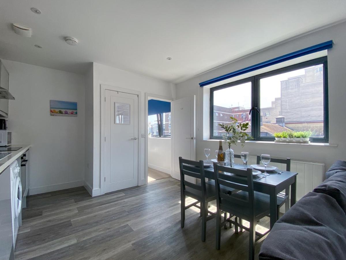 Modern One Bedroom Apartment In Town Centre & 4 Min To The Beach 본머스 외부 사진