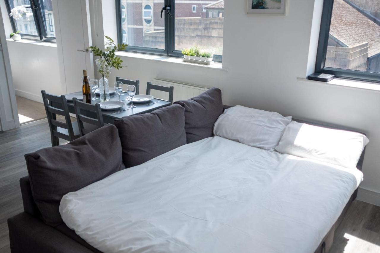 Modern One Bedroom Apartment In Town Centre & 4 Min To The Beach 본머스 외부 사진